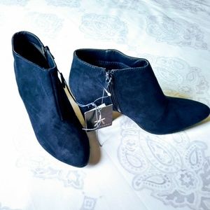 ATMOSPHERE | Navy Blue Faux Suede Booties